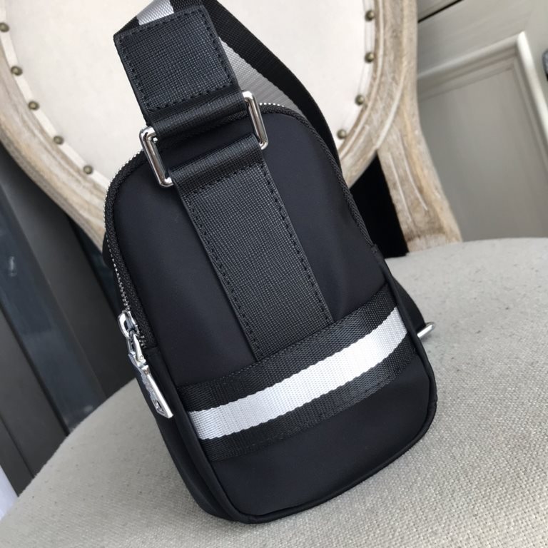 Top counter rat ruthless goods 2023 latest style Prada parachute tarpaulin with imported original leather casual crossbody hot models a large number of shipments to pull, clamoring counter goods   top original single goo