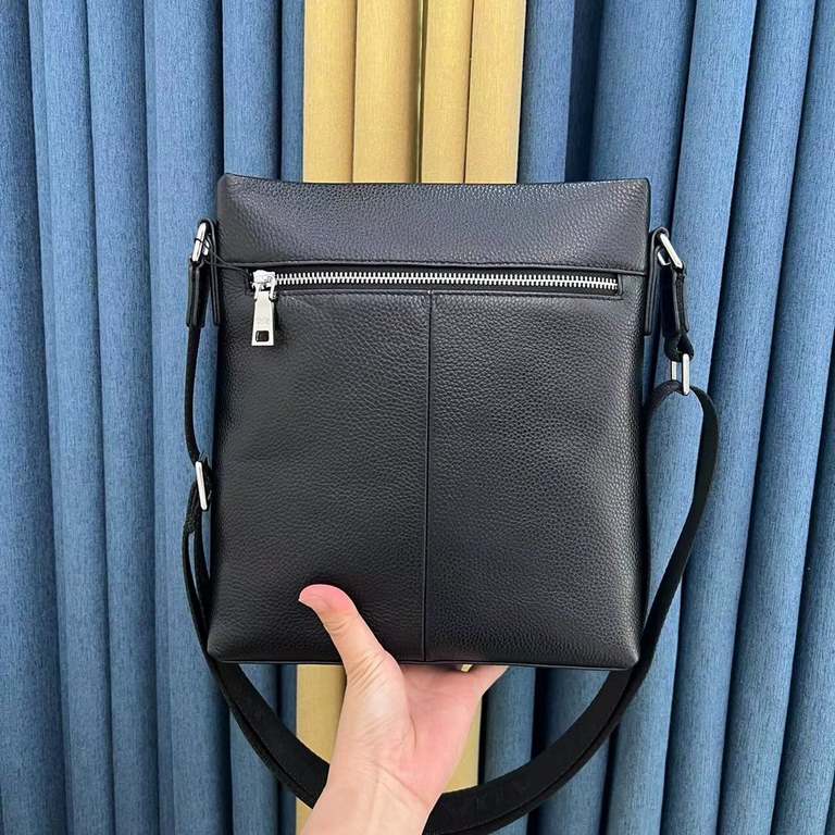 Prada Crossbody BagModel 8168Size 24-28-6Counter new    Heavy hit replica   original leather replica   leather super soft   super large capacity   customized counter original hardware  smooth zipper    perfect craftsmans