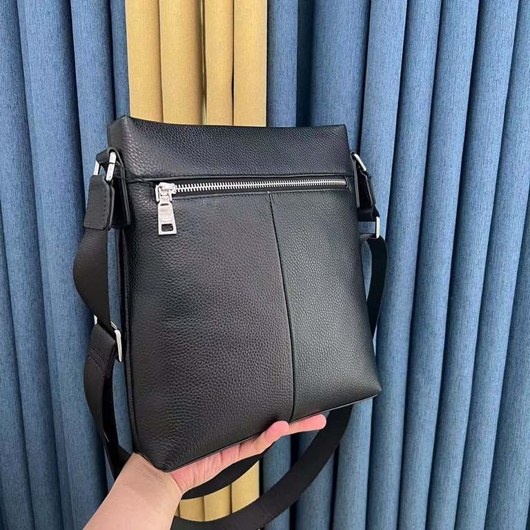 Prada Crossbody BagModel 8168Size 24-28-6Counter new    Heavy hit replica   original leather replica   leather super soft   super large capacity   customized counter original hardware  smooth zipper    perfect craftsmans