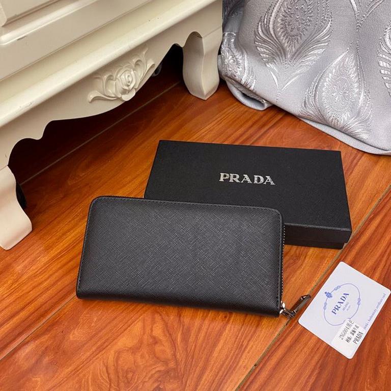 PRADA Prada New Year's new   [Model] 2NG004 small zipper bag [Size] 19-10-2.5cm [Color] Black High-end quality (hegemony) [Material] Original imported   cross grain cowhide   Authentic imported YKK logo hardware and zipp