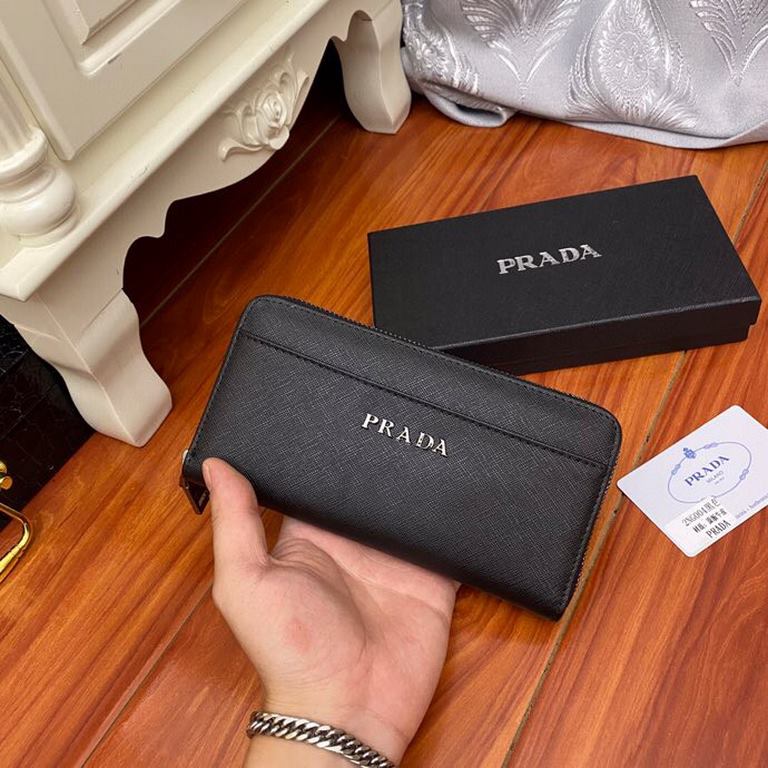 PRADA Prada New Year's new   [Model] 2NG004 small zipper bag [Size] 19-10-2.5cm [Color] Black High-end quality (hegemony) [Material] Original imported   cross grain cowhide   Authentic imported YKK logo hardware and zipp