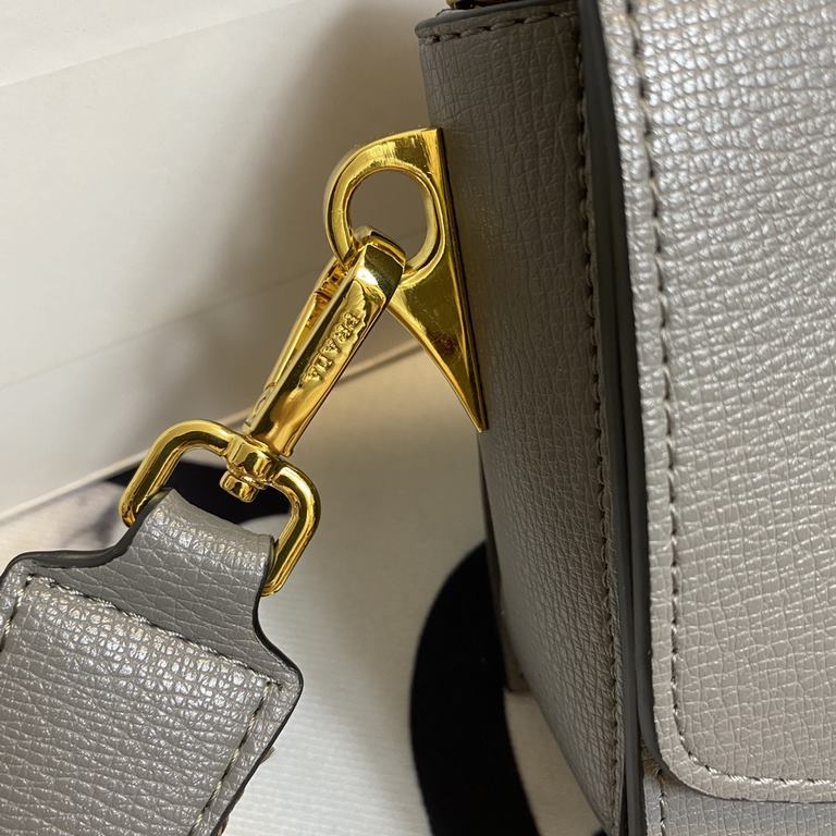 New   Official website exploded flap new    Prada  PRADA - flap sales champion models,   Model 2105  , configure two straps  , 2020 four seasons suitable for the fashionable shoulder straps women's bag models  Striped Sh