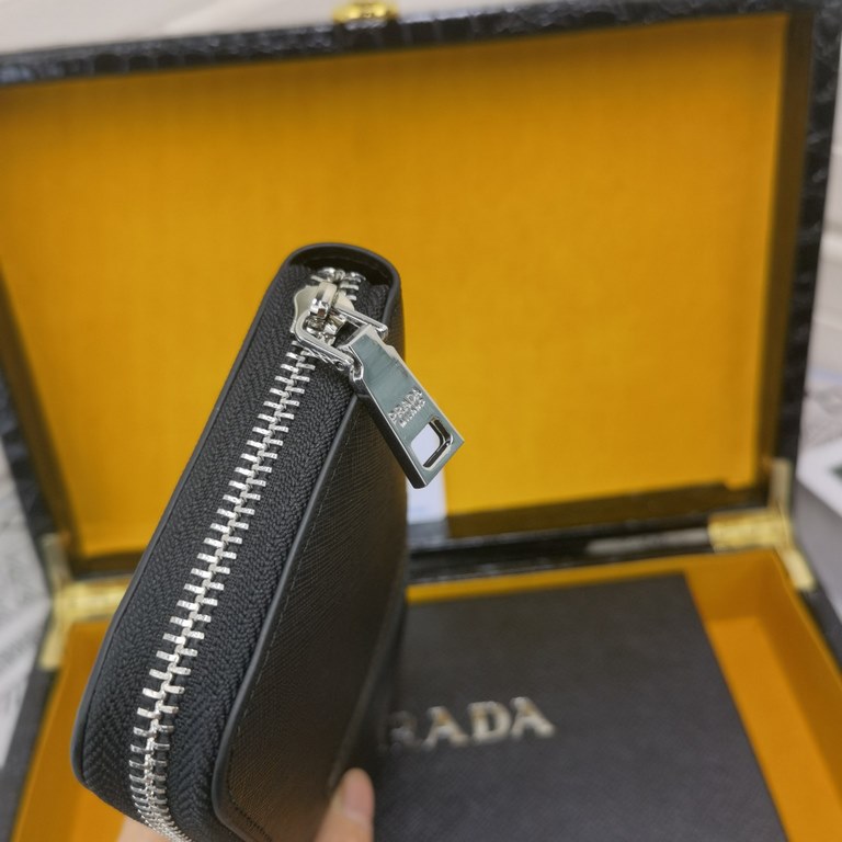 Original] Prada  [Model] 666097 small wallet [Size] 19-10-2.5cm [Color] black High-end quality (original authentic) [Material] Prada counter purchase classic  original imported   cowhide  authentic imported YKK logo hard