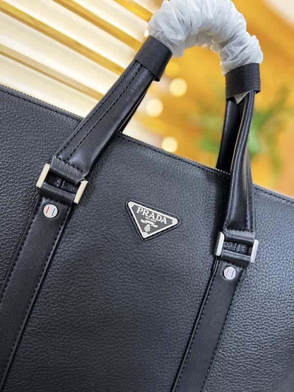 秘秘 [Prada top quality]    Counter the latest explosion of men's briefcases, heavy money to create a new channel goods   Energetic   Ideal for men's   Original hardware  LOGO clear and unparalleled   Top head-layer Cowhid