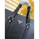 秘秘 [Prada top quality]    Counter the latest explosion of men's briefcases, heavy money to create a new channel goods   Energetic   Ideal for men's   Original hardware  LOGO clear and unparalleled   Top head-layer Cowhid