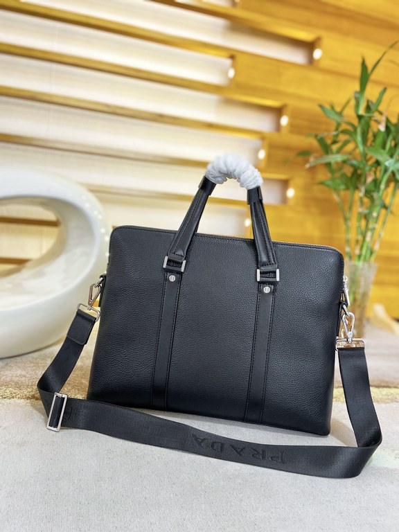 秘秘 [Prada top quality]    Counter the latest explosion of men's briefcases, heavy money to create a new channel goods   Energetic   Ideal for men's   Original hardware  LOGO clear and unparalleled   Top head-layer Cowhid