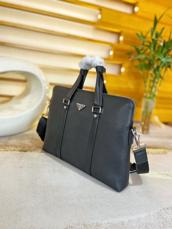 秘秘 [Prada top quality]    Counter the latest explosion of men's briefcases, heavy money to create a new channel goods   Energetic   Ideal for men's   Original hardware  LOGO clear and unparalleled   Top head-layer Cowhid