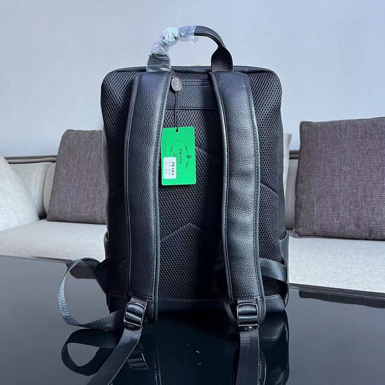 top goods Prada backpack    classic hot shipment pull, without adding any effect) top imported original cowhide, ultra-high definition hardware logo logo, ultra-comfortable feel soft leather, ultra-high-tech leather desi