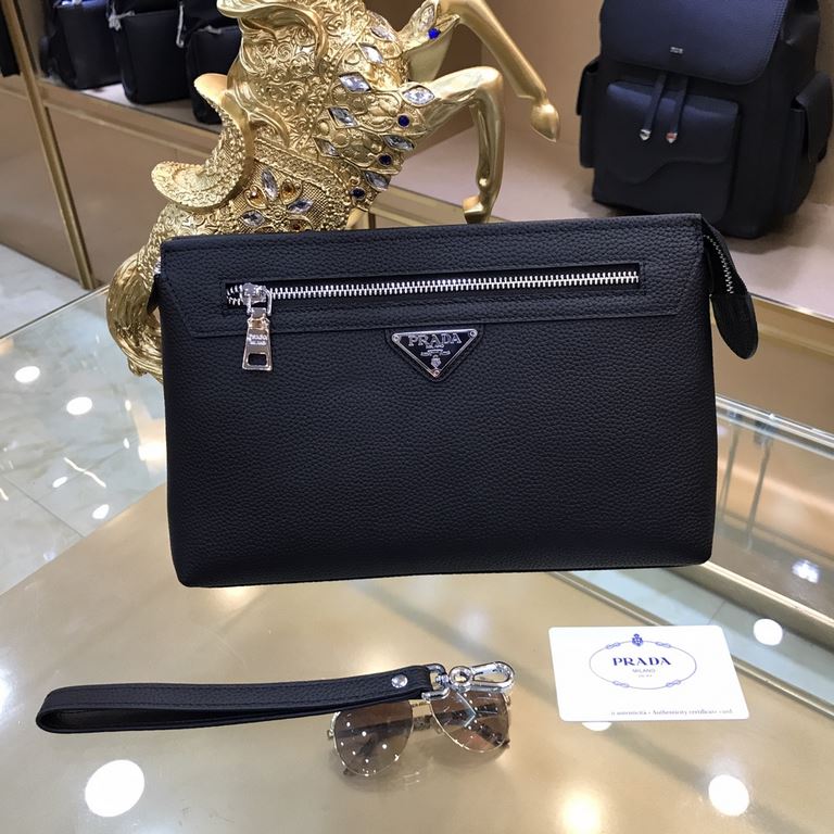 PRADA Prada Prada new clutch bag official website with the same step goods, fashionable style, high end gas! Using the first layer of imported leather cattle with the original hardware Home travel must-have products   Mo