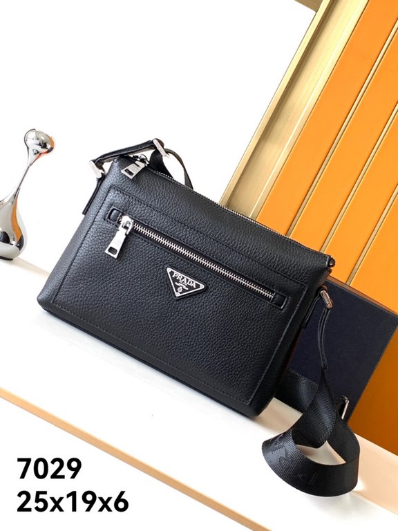 .    Original single official website 7029-4 # top original single goods Prada counter the latest models, compact and practical, high-end atmosphere, fashion and taste, the latest top counter natural 繂 deerskin, feel sof