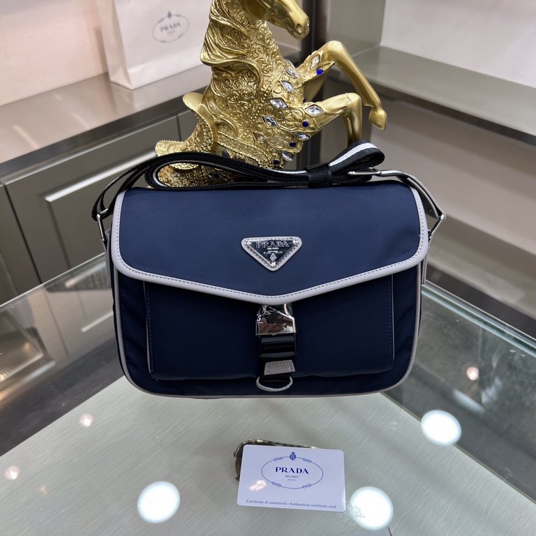 PRADA Prada new shoulder bag is shipped, fashionable style, high end gas! Made of first layer imported cross grain leather cow with waterproof nylon cloth, original hardware A must-have product for home travel  Model 951