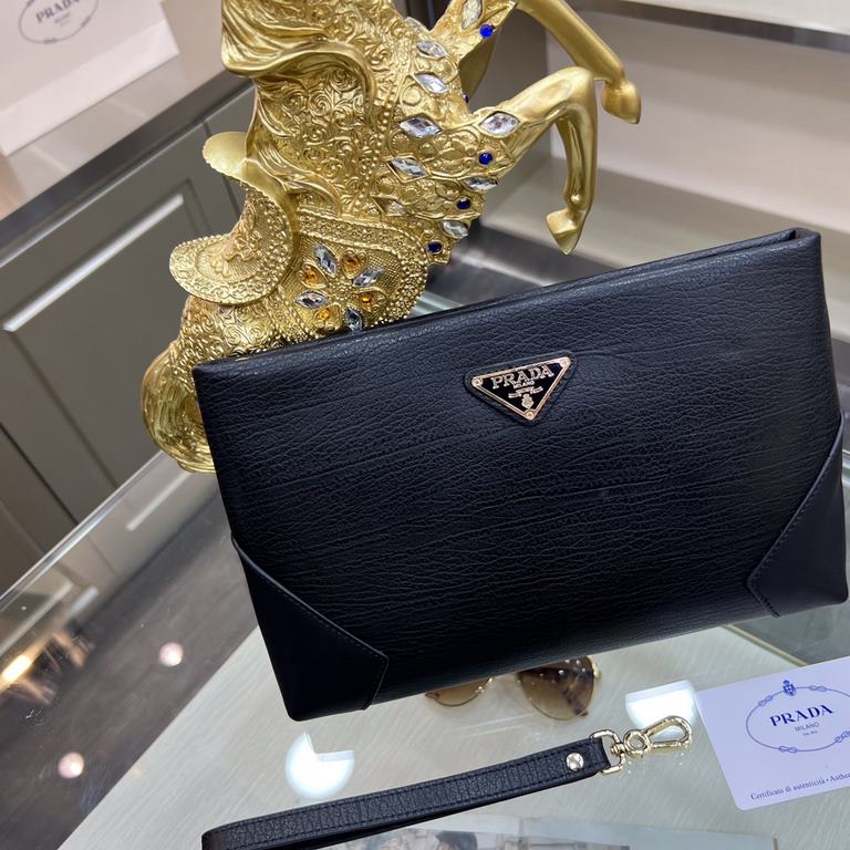 PRADA Prada new clutch bag official website the same out of step goods, fashionable style, high The new Prada clutch bag is the same as the official website! Adopting the first layer of imported leather cattle with origi