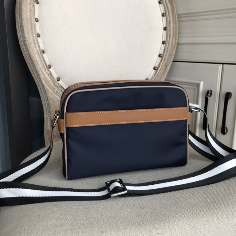 Top counter mouse goods 2022 latest style Prada nylon cloth with leather small crossbody bag universal models super hot mass shipment pull, clamoring counter goods   top original single goods   paper talking about braggi