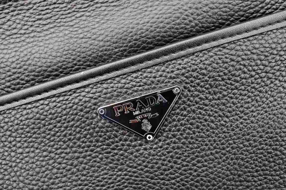 Model 0242 PRADA Prada fall and winter Model 0242 PRADA Prada fall and winter original single channel goods simple atmospheric models version of the effect is very good original hardware accessories leather special soft 