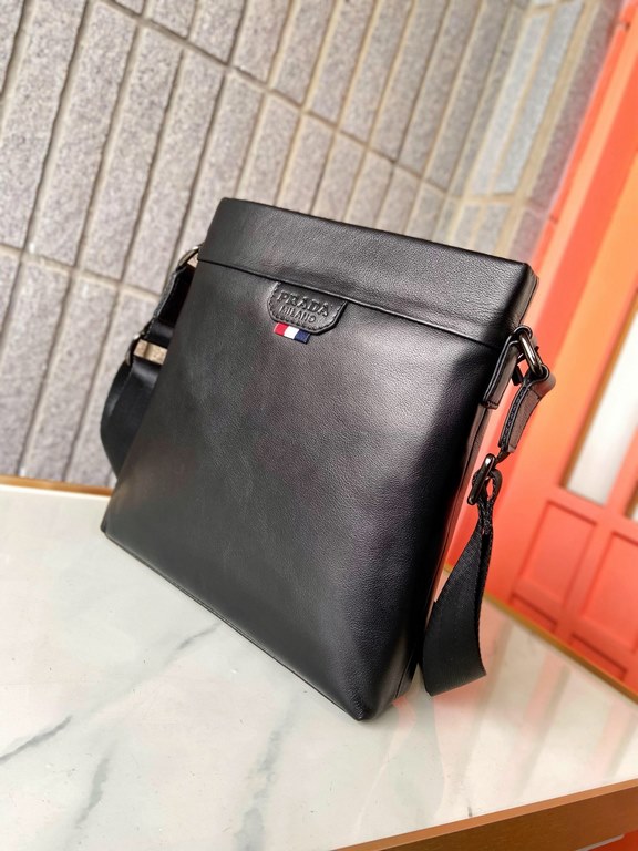 A98-1 Prada original single head layer cowhide briefcase men's bag crossbody bag using exquisite inlaid fine work, classic hundred physical photography original original fabrics high-end quality with dust bag 25275.5