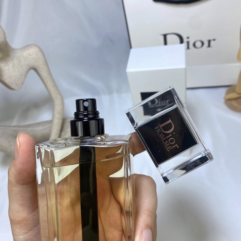 Original qualityDior untamed movement edt men's eau de toilette 125ml! Bold and fearless elegance of the tone of the original fragrance 昋 creation, both a sense of freshness and woody notes, such as water-like ease, the 