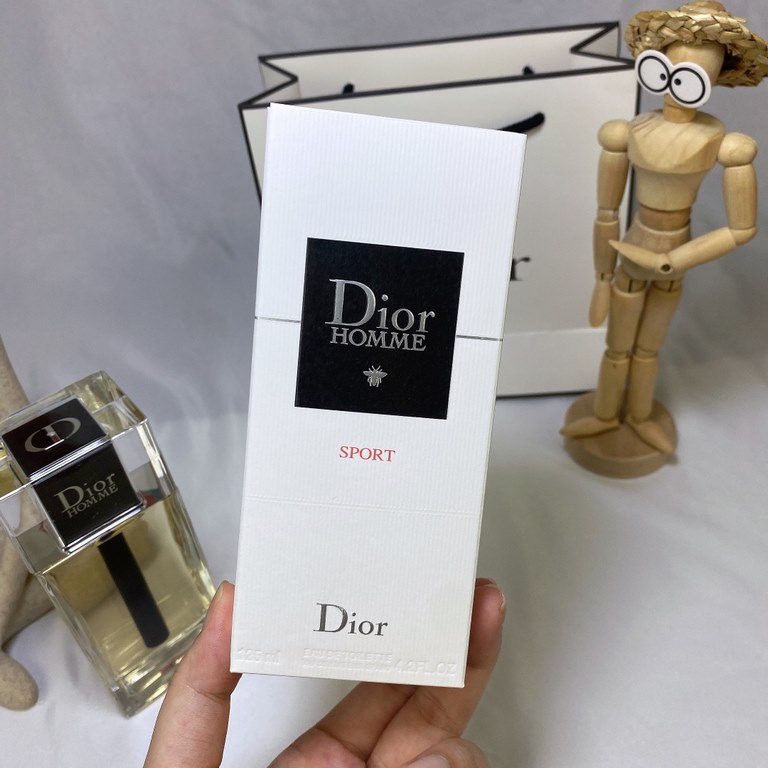 Original qualityDior untamed movement edt men's eau de toilette 125ml! Bold and fearless elegance of the tone of the original fragrance 昋 creation, both a sense of freshness and woody notes, such as water-like ease, the 