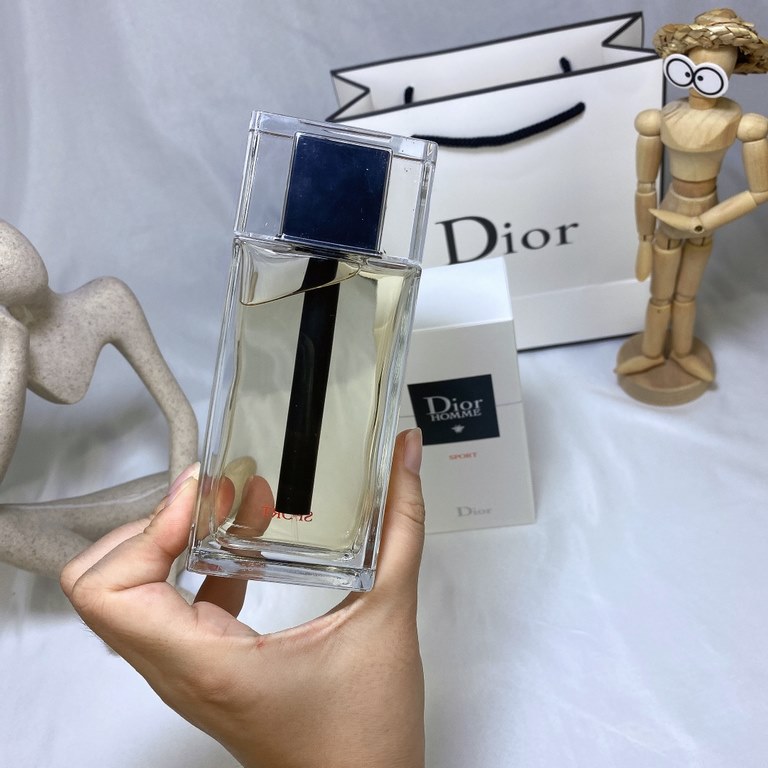 Original qualityDior untamed movement edt men's eau de toilette 125ml! Bold and fearless elegance of the tone of the original fragrance 昋 creation, both a sense of freshness and woody notes, such as water-like ease, the 