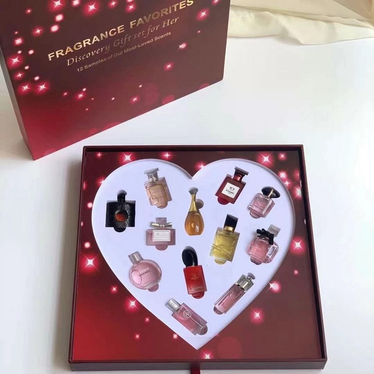 Original qualityThumping heart perfume samples 12-piece set! Prepared for her 12 favorite fragrance scents, the entire set of 12 by 12 5ml-7.5ml perfume and composition, the whole set of a total of 12, cost-effective exp