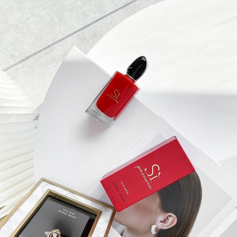 Original qualityRate brave Armani red beloved perfume   red is the favorite color, warm, passionate, brave, let a person vibrant. This year's hottest Armani si passione, is a bottle of perfume that smells advanced, with 