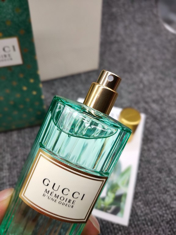 Brand Gucci Scent MemoryFragrance Woody FloralTop Note ChamomileMiddle Note Jasmine MuskBase Note Vanilla Woody Fragrance Sandalwood CedarwoodAttributes female fragranceThe first time you smell the smell is not very prom