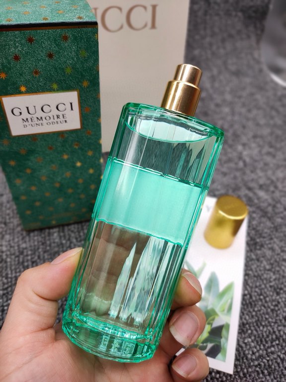 Brand Gucci Scent MemoryFragrance Woody FloralTop Note ChamomileMiddle Note Jasmine MuskBase Note Vanilla Woody Fragrance Sandalwood CedarwoodAttributes female fragranceThe first time you smell the smell is not very prom