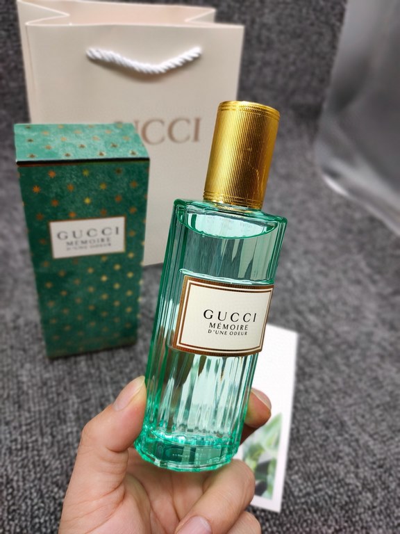 Brand Gucci Scent MemoryFragrance Woody FloralTop Note ChamomileMiddle Note Jasmine MuskBase Note Vanilla Woody Fragrance Sandalwood CedarwoodAttributes female fragranceThe first time you smell the smell is not very prom