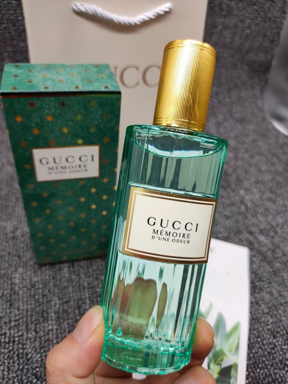 Brand Gucci Scent MemoryFragrance Woody FloralTop Note ChamomileMiddle Note Jasmine MuskBase Note Vanilla Woody Fragrance Sandalwood CedarwoodAttributes female fragranceThe first time you smell the smell is not very prom