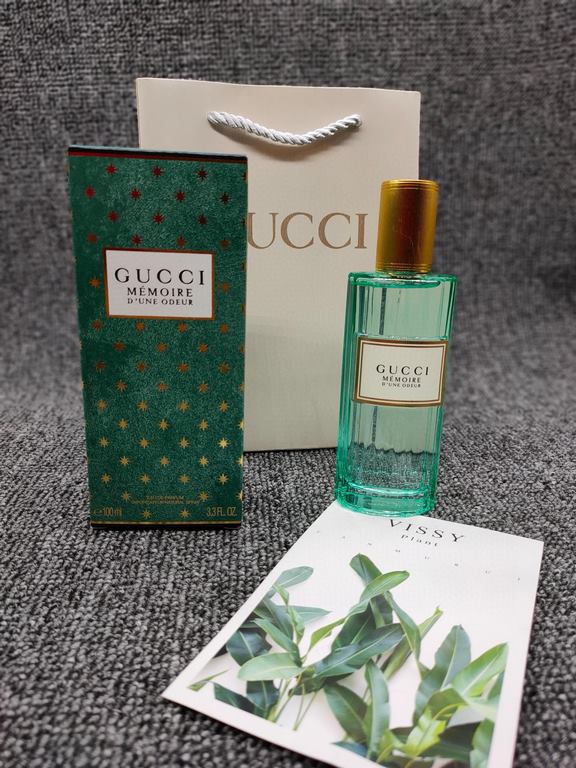 Brand Gucci Scent MemoryFragrance Woody FloralTop Note ChamomileMiddle Note Jasmine MuskBase Note Vanilla Woody Fragrance Sandalwood CedarwoodAttributes female fragranceThe first time you smell the smell is not very prom