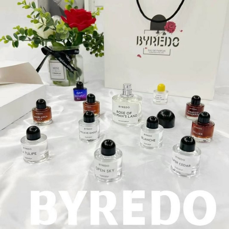 Original qualityParade perfume genuine samples twelve sets! Contains the original 50ml No Man's Land Rose, sample 10ml limited No Man's Land Rose - limited starry blue - Casablanca Lily - Night Orange - Queen of the Nigh