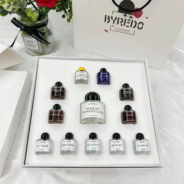 Original qualityParade perfume genuine samples twelve sets! Contains the original 50ml No Man's Land Rose, sample 10ml limited No Man's Land Rose - limited starry blue - Casablanca Lily - Night Orange - Queen of the Nigh