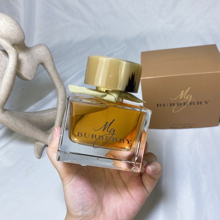 Remarks for ordering Yellow My Intense FragranceBurberry My Burberry Classic EDP 90mlFragrance FloralTop notes sweet pea, lemon, orange, grapefruit, lemonMiddle Note Stork Freesia Pear Passion FruitPeach Green Leaf Garde