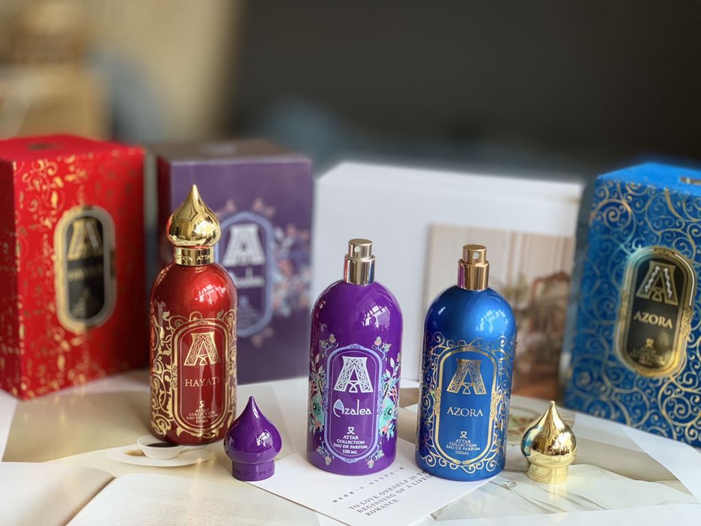 Original qualityNew Attar Collection Attar Collection Perfume 100ml1 Azora (Deep Blue) 100mlFragrance Floral FruityTop notes Bergamot, Litchi, OrangeMiddle Note Floral Peach JasmineBase Musk WoodyAttributes Unisex2 Hayat