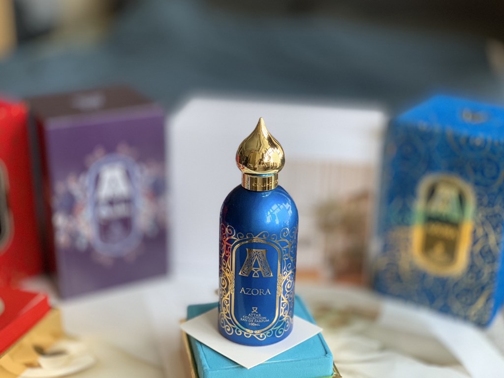 Original qualityNew Attar Collection Attar Collection Perfume 100ml1 Azora (Deep Blue) 100mlFragrance Floral FruityTop notes Bergamot, Litchi, OrangeMiddle Note Floral Peach JasmineBase Musk WoodyAttributes Unisex2 Hayat