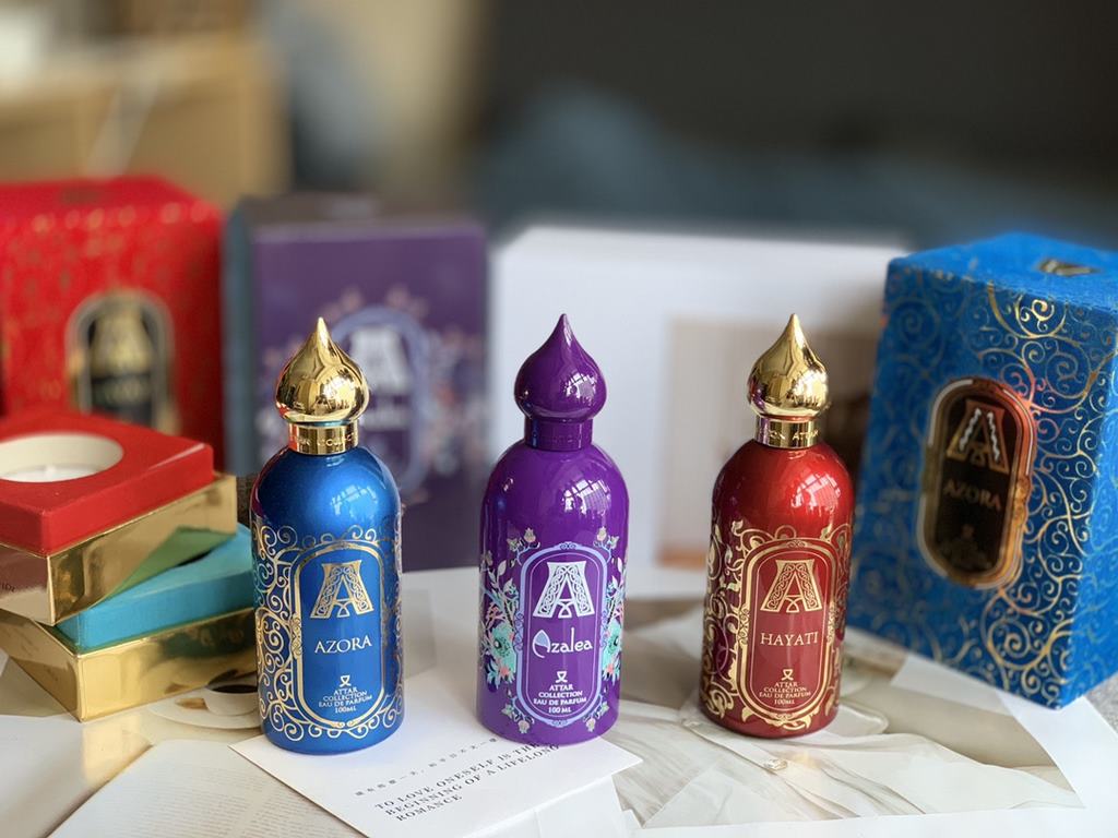 Original qualityNew Attar Collection Attar Collection Perfume 100ml1 Azora (Deep Blue) 100mlFragrance Floral FruityTop notes Bergamot, Litchi, OrangeMiddle Note Floral Peach JasmineBase Musk WoodyAttributes Unisex2 Hayat