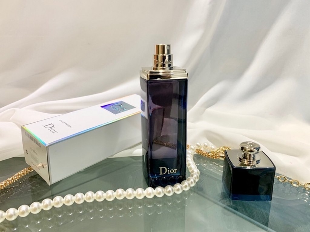 Original qualityDior addict blue seduction women's perfumeIn order to meet all the women struggling between tradition and modernity, the launch of this blossom-based addictive perfume,    outside the obvious, distinctive