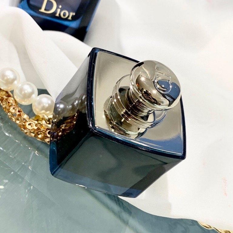 Original qualityDior addict blue seduction women's perfumeIn order to meet all the women struggling between tradition and modernity, the launch of this blossom-based addictive perfume,    outside the obvious, distinctive