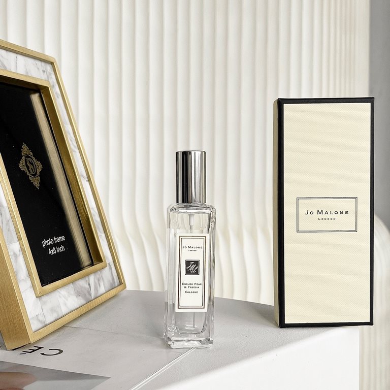 Original qualityZumalon English Pear and Freesia Favorite Perfume Series ~ Zumalon - English Pear and Freesia jo malone - english pear and freesia Top Note [William Pear] Middle Note [Freesia] Middle Note [Freesia] Botto