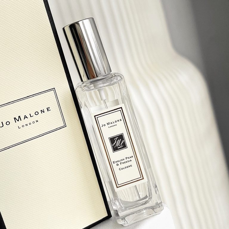 Original qualityZumalon English Pear and Freesia Favorite Perfume Series ~ Zumalon - English Pear and Freesia jo malone - english pear and freesia Top Note [William Pear] Middle Note [Freesia] Middle Note [Freesia] Botto