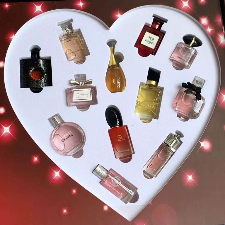 Original qualityThumping heart perfume samples 12-piece set! Prepared for her 12 favorite fragrance scents, the entire set of 12 by 12 5ml-7.5ml perfume and composition, the whole set of a total of 12, cost-effective exp