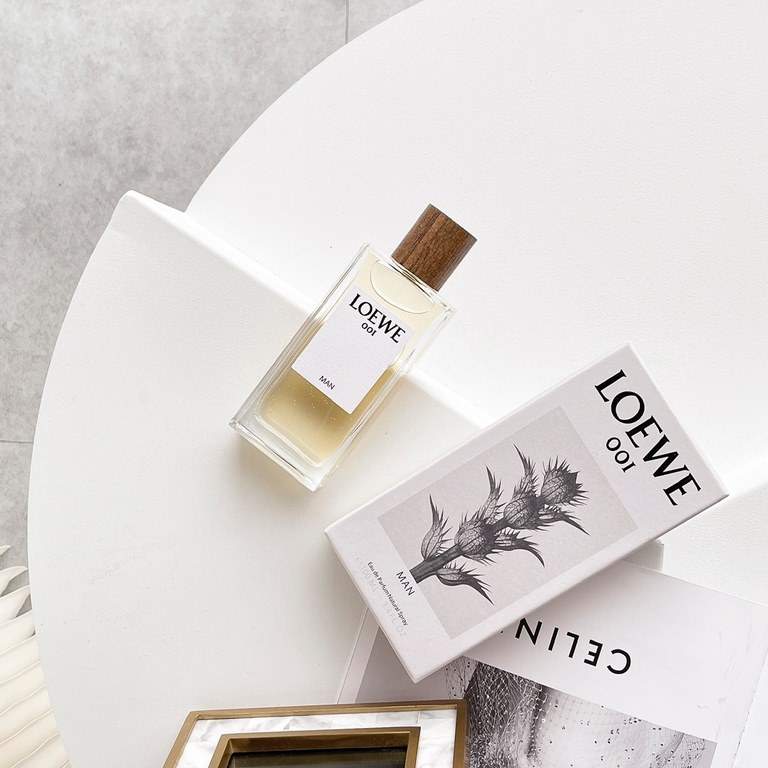 Original QualityThe Loewe Perfume collection is based on the concept of the poignant expression after the lingerie, at dawn, and the name of the collection is 001, a series of fragrances inspired by the pure joy and inno