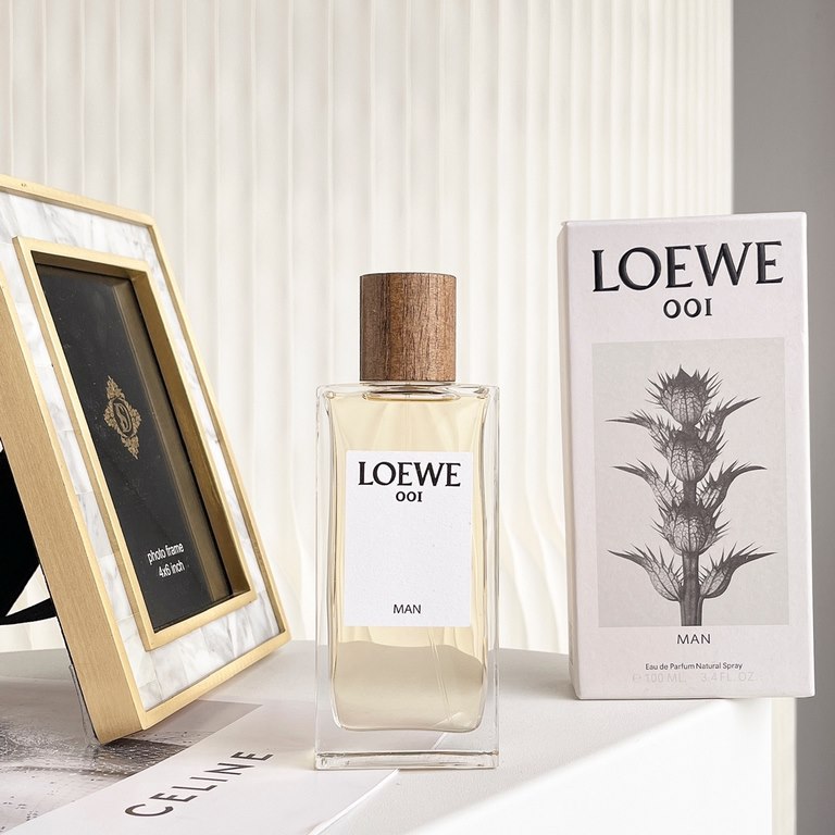 Original QualityThe Loewe Perfume collection is based on the concept of the poignant expression after the lingerie, at dawn, and the name of the collection is 001, a series of fragrances inspired by the pure joy and inno