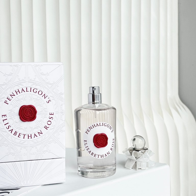 Original qualityPenhaligon's Elizabethan Rose, the most prominent position in the London Penhaligon's counter, packaging is also different from the brand's generic small bow tie, this one bottle is a lovely white veil, c