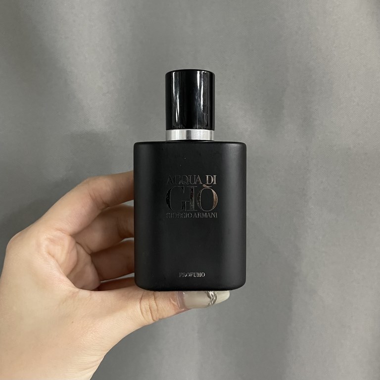 Original qualityArmani Sending Perfume Medium Sample 30ml Set of 4   Actual   Arrived   Contains. Classic (Oceanic Notes)This perfume is classic! Ocean tone white boy's freshness came to the forefront ~ the freshness of 