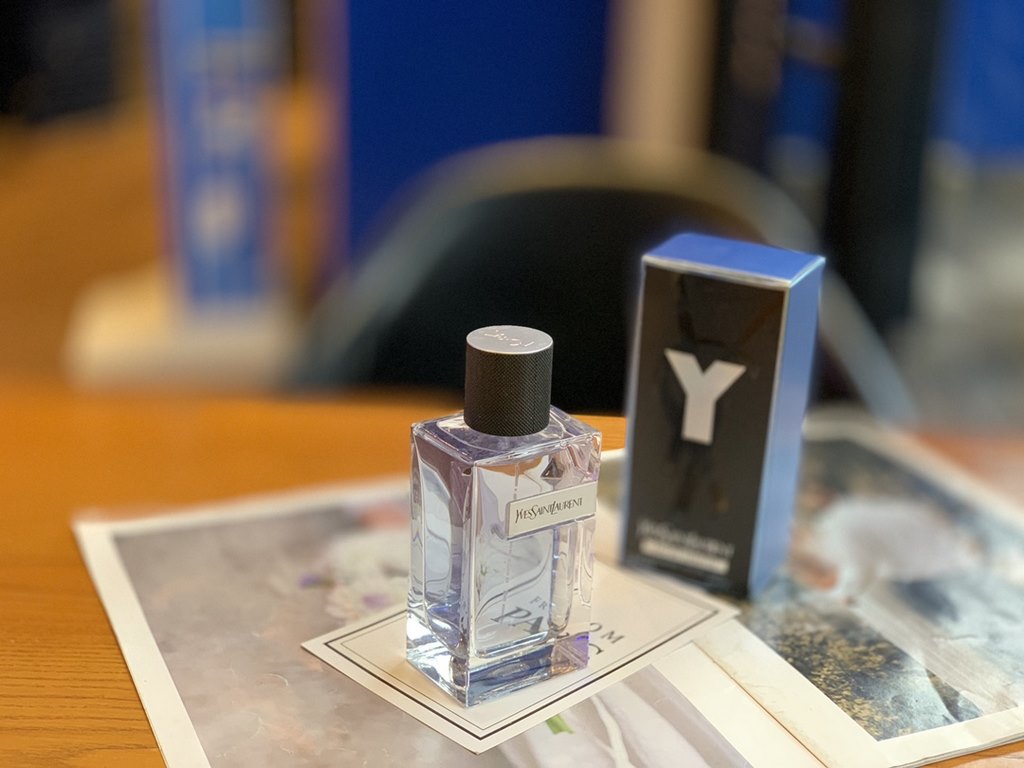 Original qualityFrance YSL Saint Laurent Y Perfume Yves Saint Laurent Y Men's EDT Eau de Toilette YSL launches a new men's fragrance Y (why). Y for Yves. Y for question. Y is for you.The fragrance is based on the contras