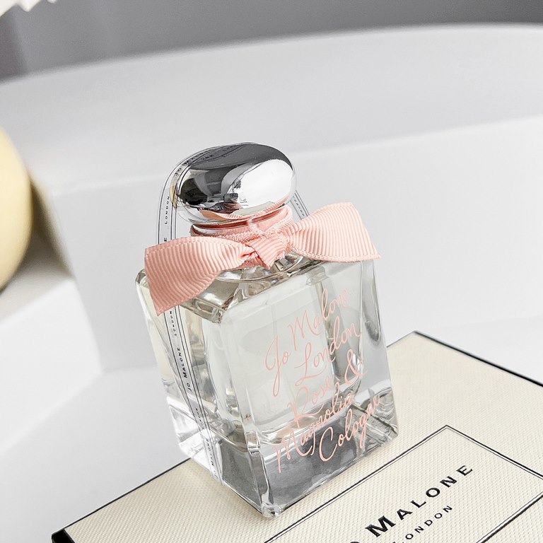 JO MALONE MILAN ROSE perfume sharing  From the singles who have been swiping valentine edition since Valentine's Day!I don't want to be tempted, but it's tied with a bow.I ordered this as soon as it arrived on the Zumarr