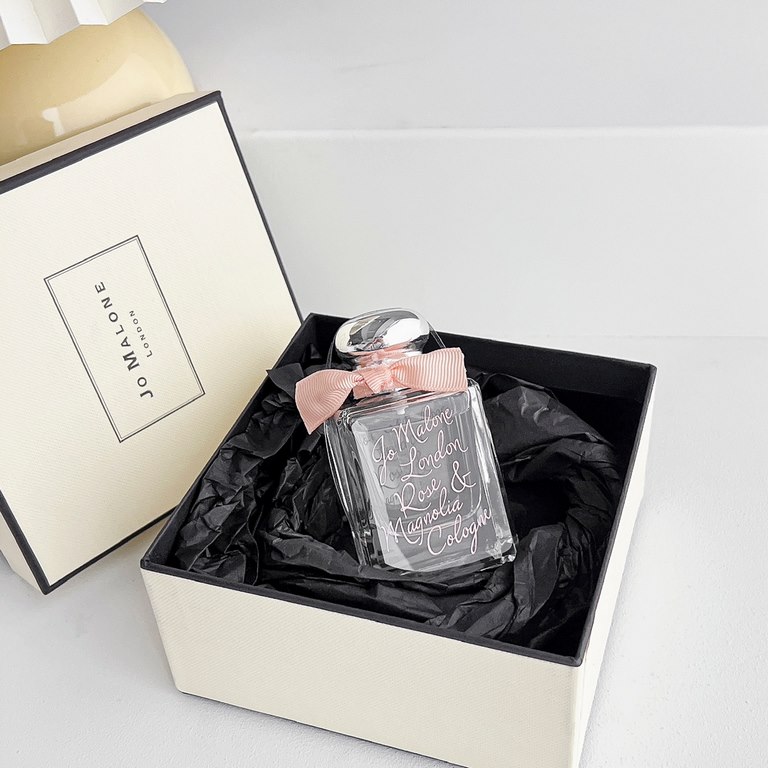 JO MALONE MILAN ROSE perfume sharing  From the singles who have been swiping valentine edition since Valentine's Day!I don't want to be tempted, but it's tied with a bow.I ordered this as soon as it arrived on the Zumarr