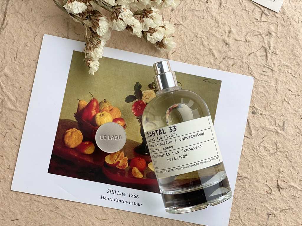 LE LABO No.33 Lelabo No.33 is a sandalwood fragrance that you will fall in love with at first smell.Notes Woody FuchsiaOdor Sandalwood Cedar Cardamom Violet Papyrus Leather Amber IrisAttributes UnisexThis is a very uniqu