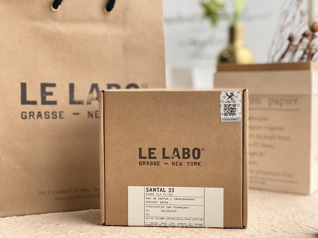 LE LABO No.33 Lelabo No.33 is a sandalwood fragrance that you will fall in love with at first smell.Notes Woody FuchsiaOdor Sandalwood Cedar Cardamom Violet Papyrus Leather Amber IrisAttributes UnisexThis is a very uniqu