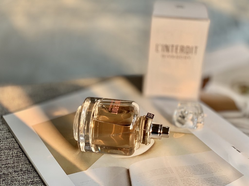 Original qualityGivenchy Heart Without Taboo Perfume 8mlGives the feeling of .Love what you love, follow your heart, no questions asked. Top notes oriental floral notesMiddle notes bergamot, pearBase notes tuberose, jasm